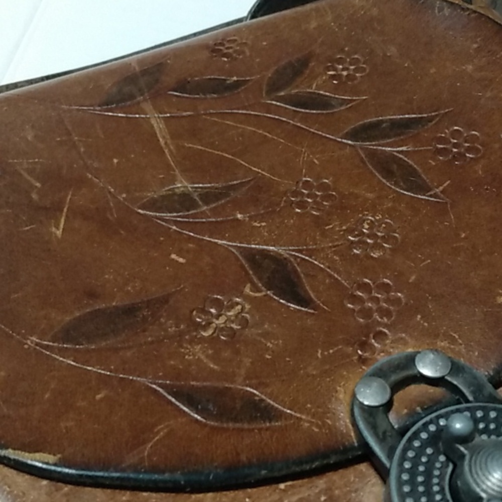 Vtg Hand Tooled Distressed Embossed Leather Purse - Picture 10 of 12